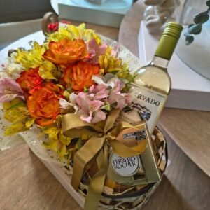 Box Presente Especial com Flores, Vinho e Ferrero Rocher